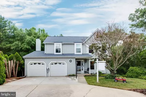 8610 Honeysuckle Ct, Ellicott City, MD 21043
