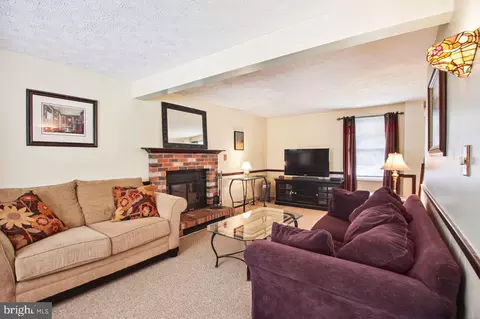 8001 Nicky Ct, Laurel, MD 20723 photo 3