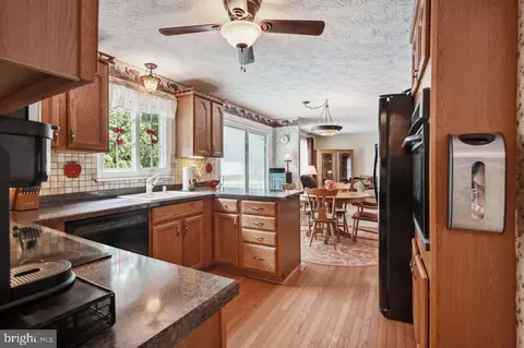 8001 Nicky Ct, Laurel, MD 20723 photo 2