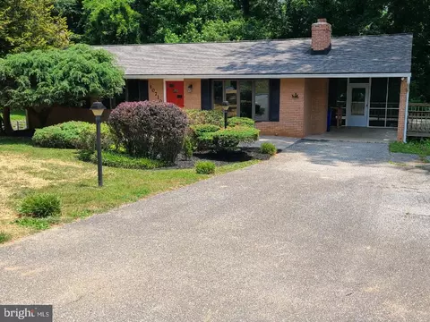 10710 E Crestview Ln, Laurel, MD 20723