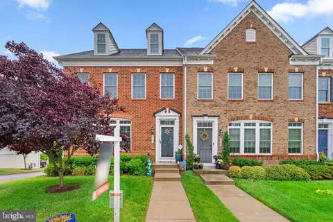 8131 Village Crest Dr #127, Ellicott City, MD 21043