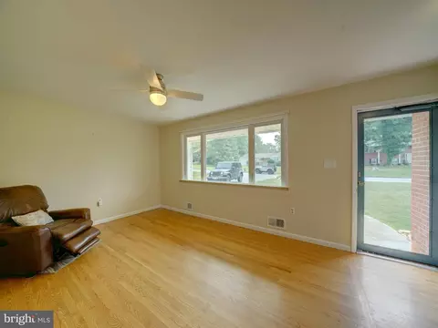 7990 Aladdin Dr, Laurel, MD 20723 photo 9