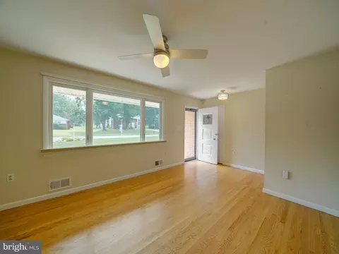 7990 Aladdin Dr, Laurel, MD 20723 photo 8
