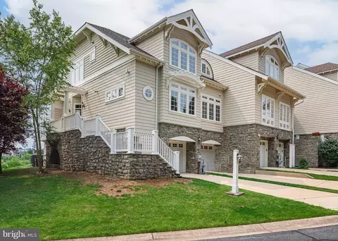 9010 Moss Cliff Ct, Laurel, MD 20723