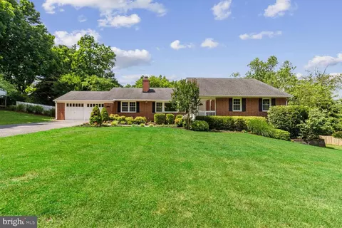 6022 River Meadows Dr, Columbia, MD 21045