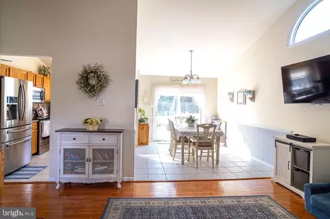 6012 Duckeys Run Rd, Elkridge, MD 21075 photo 3