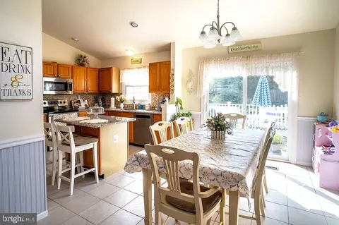 6012 Duckeys Run Rd, Elkridge, MD 21075 photo 2