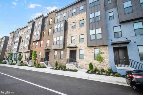 10026 B American Pharoah Ln #94, Laurel, MD 20723