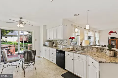 6516 Waving Tree Ct, Columbia, MD 21044 photo 9