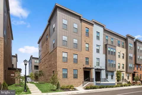 10036 American Pharoah Ln #84, Laurel, MD 20723