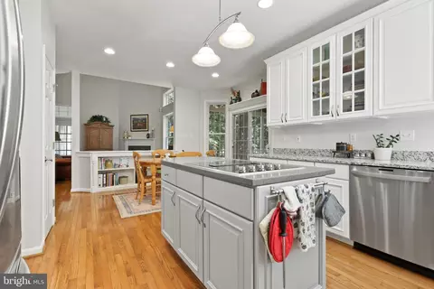 6460 Sundown Trl, Columbia, MD 21044 photo 17