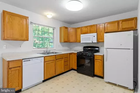 8823 Evermore Ct, Laurel, MD 20723 photo 10