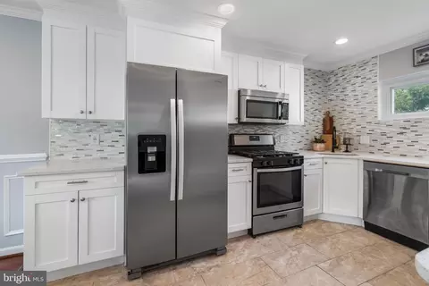 9214 Grant Ave, Laurel, MD 20723 photo 2