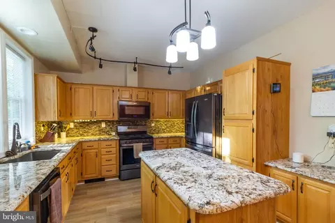 7618 Bluff Point Ln, Elkridge, MD 21075 photo 10