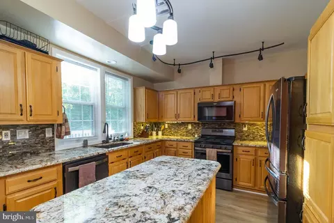 7618 Bluff Point Ln, Elkridge, MD 21075 photo 8