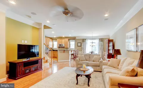 8601 Summer Waves Way, Laurel, MD 20723 photo 5