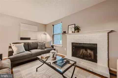 8015 Green Tree Ct, Elkridge, MD 21075