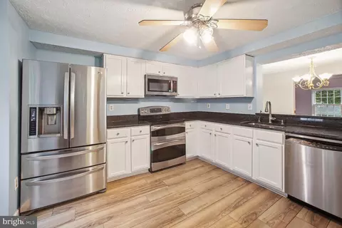 9631 Glendower Ct, Laurel, MD 20723 photo 2