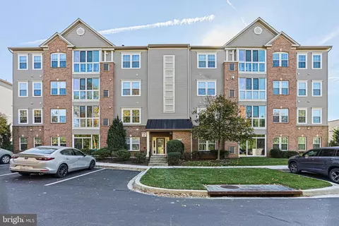 8420 Ice Crystal Dr #P, Laurel, MD 20723