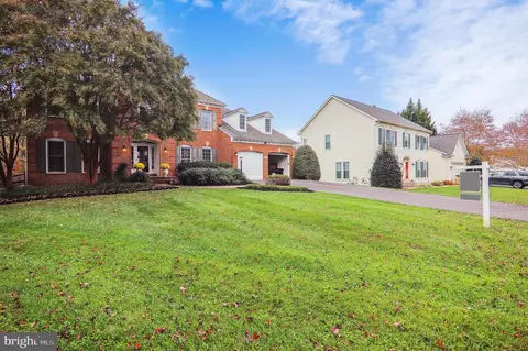 11374 Bishops Gate Ln, Laurel, MD 20723 photo 4