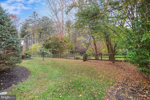 11374 Bishops Gate Ln, Laurel, MD 20723 photo 9