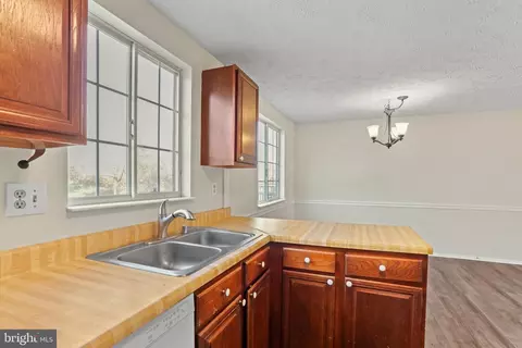 10504 Saddlebrook Ct, Laurel, MD 20723 photo 4