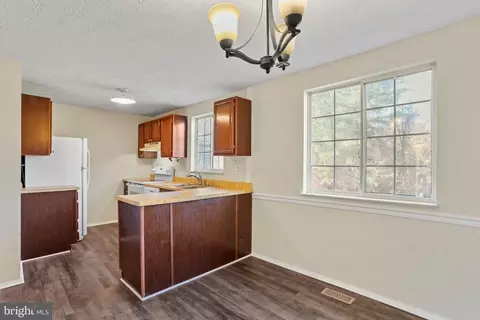 10504 Saddlebrook Ct, Laurel, MD 20723 photo 8