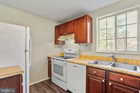 10504 Saddlebrook Ct, Laurel, MD 20723 photo 6