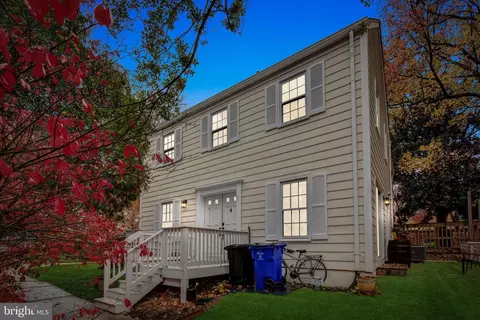 8911 Blade Green Ln, Columbia, MD 21045
