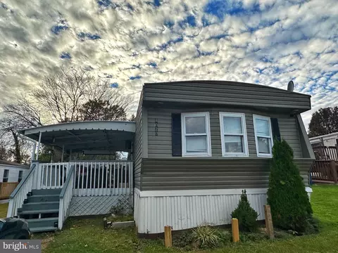 8020 Riker Rd, Elkridge, MD 21075