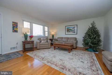 10513 Gorman Rd, Laurel, MD 20723 photo 2