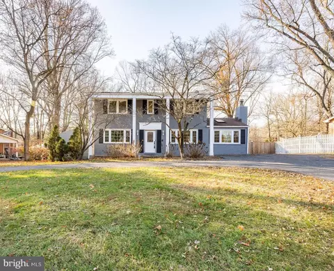 6742 Pine Dr, Columbia, MD 21046