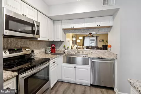 9666 Hastings Dr, Columbia, MD 21046
