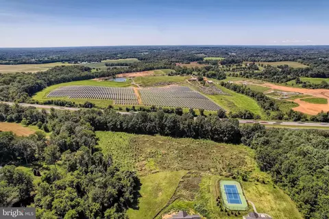 1739 Underwood Rd, Sykesville, MD 21784