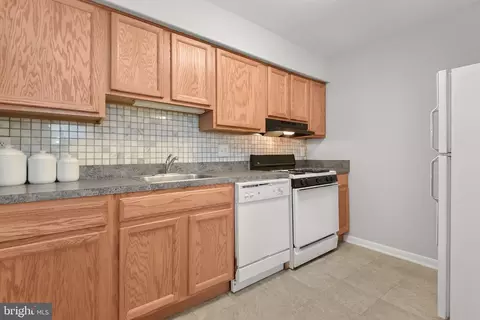9695 Hitching Post Ln #J, Laurel, MD 20723 photo 7