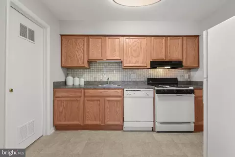 9695 Hitching Post Ln #J, Laurel, MD 20723 photo 8