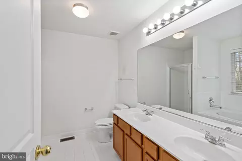 Bath - 9410 Hidden View Ln, Laurel, MD 20723 photo 4 of 6