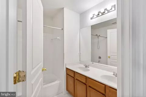 Bath - 9410 Hidden View Ln, Laurel, MD 20723 photo 3 of 6