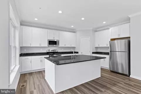 9121 Giddings Crossing Rd, Laurel, MD 20723 photo 4