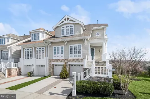 8725 Lake Edge Dr, Laurel, MD 20723