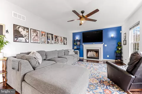 Living - 6001 Florey Rd, Hanover, MD 21076 photo 2 of 12