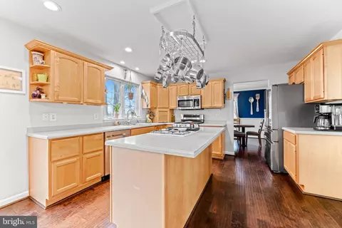 Kitchen - 6001 Florey Rd, Hanover, MD 21076 photo 5 of 7
