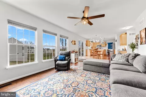 Living - 6001 Florey Rd, Hanover, MD 21076 photo 3 of 12