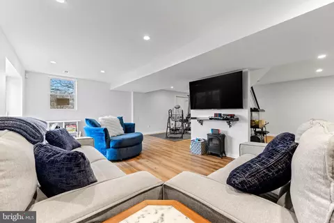 Living - 6001 Florey Rd, Hanover, MD 21076 photo 8 of 12
