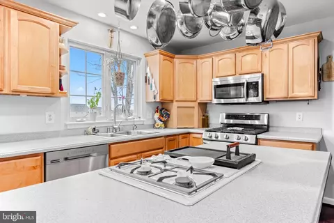 Kitchen - 6001 Florey Rd, Hanover, MD 21076 photo 6 of 7