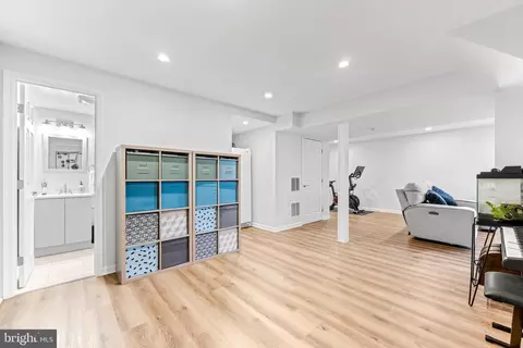 Living - 6001 Florey Rd, Hanover, MD 21076 photo 12 of 12