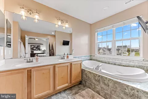 Bath - 6001 Florey Rd, Hanover, MD 21076 photo 4 of 7