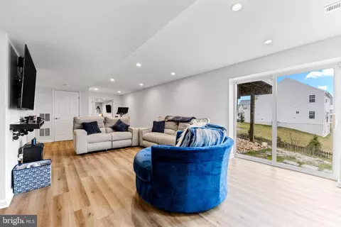 Living - 6001 Florey Rd, Hanover, MD 21076 photo 10 of 12
