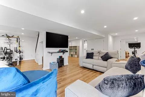 Living - 6001 Florey Rd, Hanover, MD 21076 photo 9 of 12