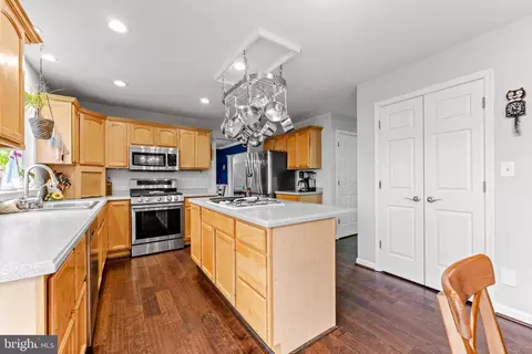 Kitchen - 6001 Florey Rd, Hanover, MD 21076 photo 4 of 7